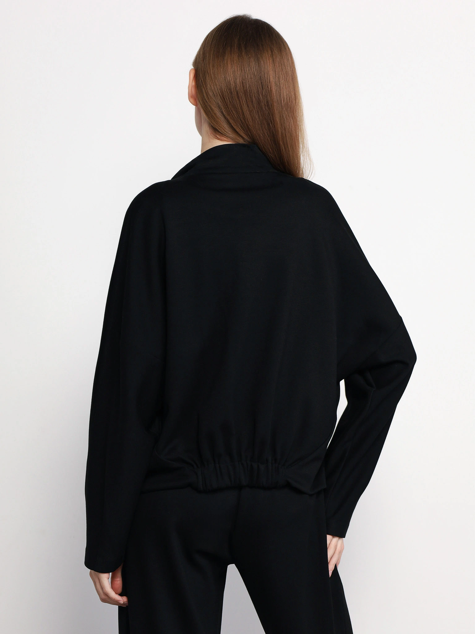 Куртка трикотажная черного цвета